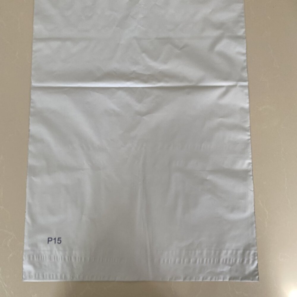 p15 White LARGE 29 L x 19 W x 5 D Polybags/Mailers: 25 Total